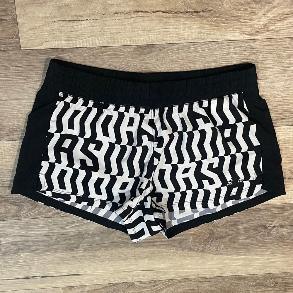 black and white graphic adidas shorts!! 🤍🖤 - Picture 4 of 5